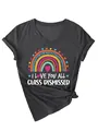 Détail d'un T-shirt gris à col en V avec arc-en-ciel et imprimé 'Class Dismissed' - S / Hauts / Gris Chiné Noir