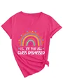 Vue détaillée du t-shirt prof fuchsia avec arc-en-ciel et le texte Class Dismissed - S / Hauts / Rose rouge