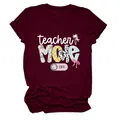 Damen-T-Shirt in Burgund mit stilvollem Teacher Mode Off Grafik-Print und klassischem Rundhals - S / Oberteile / Burgunderrot