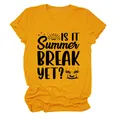 Detailaufnahme von gelbem Damen T-Shirt mit 'Is It Summer Break Yet' Grafikdruck - S / Oberteile / Senfgelb (Schwarzer Text)