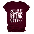 Detail des burgunderroten Damen-T-Shirts mit 'Is It Summer Break Yet?'-Aufdruck - S / Oberteile / Burgunderrot