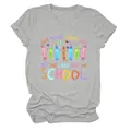 Detailopname van grijs T-shirt met kleurrijke laatste schooldag krijtjes grafiek - S / Tops / Lichtgrijs