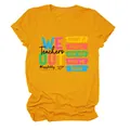 Geel dames T-shirt met ronde hals en kleurrijke 'Teachers We Out' grafische print. - S / Tops / Mosterdgeel (Zwart Lettertype)