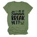 Grünes Damen T-Shirt mit 'Is It Summer Break Yet?' Grafikdruck-Detail - S / Oberteile / Olivgrün
