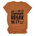 Damen Kurzarm T-Shirt in Rostorange mit 'Is It Summer Break Yet?' Grafik-Aufdruck - S / Oberteile / Gebranntes Orange