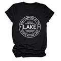 Détail de l'imprimé graphique blanc sur un t-shirt noir à col rond pour femme - S / Hauts / Noir (Police Blanche)