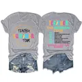 Grijs grafisch T-shirt met Teacher Freedom Tour-print en distressed denim shorts voor dames - S / Tops / Lichtgrijs