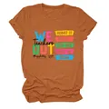 Detail van het oranje dames T-shirt met de Teachers We Out slogan grafische print. - S / Tops / Gebrand Oranje (Zwarte Afdruk)