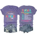 Paars Teacher Summer Tour T-shirt met kleurrijke graphics voor en achter dames - S / Tops / Paars (Witte Print)