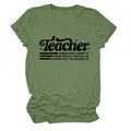 Vista dettagliata della t-shirt verde oliva con citazione Teacher e trama in cotone - Taglia S / Top / Verde Oliva (Font Nero)