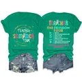 Groen Teacher Freedom Tour grafisch T-shirt voor- en achteraanzicht met spijkershorts - S / Tops / Donkergroen (Witte Afdruk)