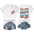 Detail von Damen V-Ausschnitt T-Shirt mit Retro 4. Juli Hot Dog Grafikdruck-Design. - S / Oberteile / Weiß