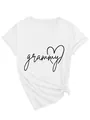 Primo piano di una t-shirt bianca da donna con scollo a V e stampa grammy e cuore - Taglia S / Top / Bianco