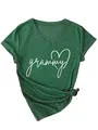 Detalle de la camiseta verde con cuello en V e impresión de corazón 'grammy' blanca delante. - S / Tops / Verde Vintage
