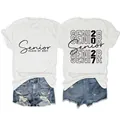 T-shirt bianca Senior Class of 2027 che mostra i design grafici anteriore e posteriore. - Taglia S / Top / Bianco