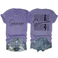 T-shirt viola Senior Class of 2027 da donna con grafiche stampate su fronte e retro - Taglia S / Top / Viola (Carattere Nero)