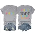 Dettaglio ravvicinato della grafica colorata 'I Love My Job' su t-shirt grigia a maniche corte - Taglia S / Top / Grigio chiaro