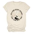 T-shirt à col rond pour femme avec motif désert et paroles de chanson - S / Hauts / Sable