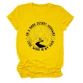 Détail du t-shirt jaune pour femme avec graphique vintage de la route du désert. - S / Hauts / Jaune