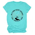 Gros plan du t-shirt turquoise pour femme avec motif de route du désert - S / Hauts / Bleu Eau Profonde