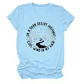 T-shirt en coton bleu clair avec imprimé graphique rétro desert highway et slogan - S / Hauts / Bleu Clair (Lettres Noires)