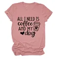 Λεπτομέρεια μωβ T-shirt με τη στάμπα 'All I Need Is Coffee and My Dog' σε γραφικό σχέδιο - S / Tops / Ροζ Χρυσό (Μαύρη Γραμματοσειρά)