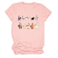 Dettaglio della stampa con undici gatti divertenti su una t-shirt da donna rosa chiaro - Taglia S / Top / Rosa