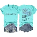 Camiseta turquesa con cuello en V, detalle frontal y trasero 'Kindness is free' - S / Tops / Azul Agua Profunda (Gráfico Negro)