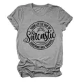 Detailopname van een grijs T-shirt met korte mouwen en 'Sarcastic Sunshine' print - S / Tops / Donkergrijs (Zwart Lettertype)