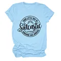 Lichtblauw T-shirt met ronde hals en de 'Your Little Ray of Sarcastic Sunshine' print - S / Tops / Lichtblauw (Zwart lettertype)