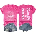 Detaillierte Vorder- und Rückseite eines pinkfarbenen V-Ausschnitt Senior 2027 Class Of T-Shirts. - Fuchsia