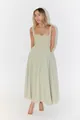 Elegantes salbeigrünes Midikleid mit Karree-Ausschnitt, Korsett-Oberteil und ausgestelltem Rock. - S / Oberteile / Hellgrün