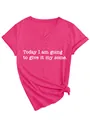 Detailansicht eines rosa Damen-V-Ausschnitt-T-Shirts mit weißem motivierendem Zitatdruck - S / Oberteile / Fuchsia