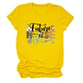 Détail d'un t-shirt en coton jaune avec un design graphique Future Nurse léopard. - S / Hauts / Jaune (Texte Noir)