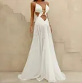 Elegantes weißes Maxi-Kleid mit Ausschnitt und Gold-Schnalle für den Sommerurlaub. - S / Oberteil Und Unterteil / Weiß