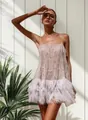Elegante abito da festa rosa sexy con nappe di paillettes e bordo in piume morbide - Taglia S / Top E Pantaloni / Bianco