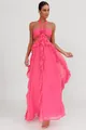 Elegantes, pinkfarbenes Maxikleid mit Neckholder, Rüschen und floralen Details. - S / Fuchsia