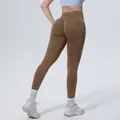 Détail du pantalon de yoga marron délavé sans couture avec taille haute et effet galbant - S / Bas / Brun Thé Bouleau