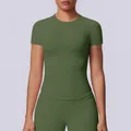 Vista frontale maglietta yoga senza cuciture ad alta elasticità per donna verde oliva - Taglia S / Top / Verde oliva