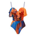 Gedetailleerde weergave van badpak uit één stuk met abstracte print en elegante ruches - S / Tops / Oranje Blauw