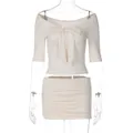 Conjunto elegante de top beige con hombros al aire y lazo con minifalda fruncida - S / Top Y Pantalón / Albaricoque