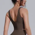 Vista posteriore del reggiseno sportivo da yoga marrone caffè ad alta intensità traspirante - Taglia S / Top / Caffè distillato