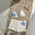 Conjunto de bikini blanco roto con parches de estrella de mar azul y shorts de tiro alto. - S / Top Y Pantalón / Amarillo leche