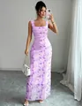 Sommerliches Maxikleid in Lila mit Blumenmuster und eckigem Ausschnitt - S / Unterteile / Lila