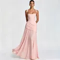 Elegante abito lungo rosa arricciato con scollo profondo e dettagli a pieghe in vita - Rosa