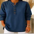 Chemisier en jean bleu délavé pour femme avec col en V boutonné et manches longues. - S / Hauts / Bleu foncé