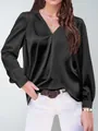 Elegante camicetta nera in raso con scollo a V e maniche lunghe per look da ufficio - Taglia S / Top / Nero