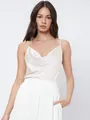 Elegante canotta in raso champagne con scollo a cappuccio e spalline sottili da donna - Bianco