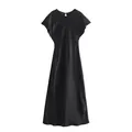 Elegante vestido midi sin mangas de satén negro con acabado sedoso y diseño minimalista - S / Vestidos / Negro