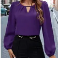 Elegante camicetta in raso viola con maniche a sbuffo e scollo a goccia raffinato - Taglia S / Top / Viola